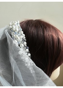 Воал за булка в комплект с дизайнерска диадема с кристали и перли Сваровски модел Bright White Bride by Rosie